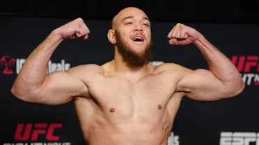 Valter Walker zoa rival de Poatan no UFC e faz provocação inusitada