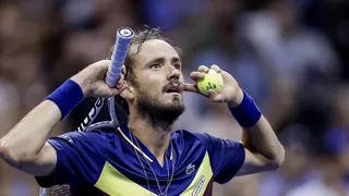 Medvedev derrota Alcaraz e vai disputar o título do US Open contra Djokovic