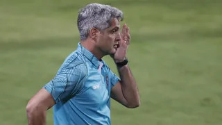 Rodrigo Santana e comissão técnica cobram quase R$ 1 milhão do Coritiba