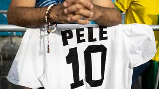 Pelé recebe últimas homenagens e velório termina após Vila receber 230 mil fãs