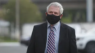 “Fazer futebol com dinheiro é fácil”, ironiza presidente do Paraná após bloqueio de conta
