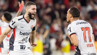 Vitória provoca Athletico após estragar pacto: “Na casa do senhor…”