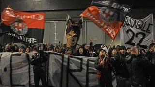Milanistas ensinam a lutar pelos ídolos