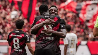 Colombianos do Athletico brilham e garantem reação no Brasileirão