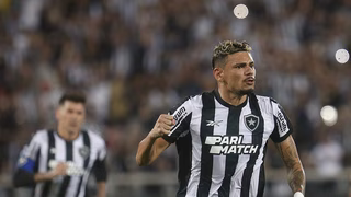 Tiquinho Soares tem lesão no joelho confirmada e desfalca Botafogo por cinco semanas