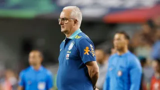Dorival sinaliza Bento titular contra os EUA; goleiro comenta disputa com Alisson