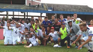 Rádio oficial do Coritiba xinga, ameaça e diz que falta porrada nos jogadores do Paraná