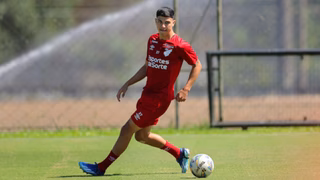 Com Esquivel de volta, Cuca tem todo elenco do Athletico à disposição