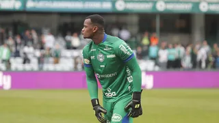 Coritiba renova contrato do goleiro Rafael Willian