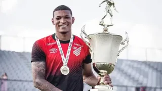 Promessa artilheira deixa o Athletico e já treina em novo clube