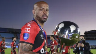 Thiago Heleno foi embora. Qual foi a sua última imagem no Athletico?