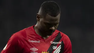 Athletico evita pagar multa milionária para Nikão encarar o São Paulo