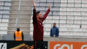 Após falha, Pedro Henrique recebe carinho da torcida do Athletico