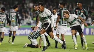 No comando do melhor ataque do Estadual, Guto projeta Coritiba para o clássico