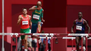 Alison dos Santos avança para a semifinal dos 400m com barreiras