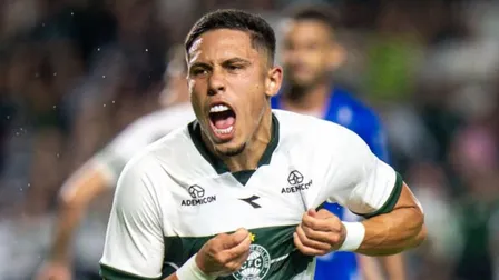Atacante retorna ao Coritiba após empréstimo no Equador e tem futuro incerto