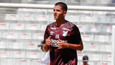 Zagueiro do Athletico sofre susto em Belo Horizonte e ironiza caso