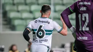 Fora de casa, Coritiba goleia e rebaixa o América-MG com antecedência