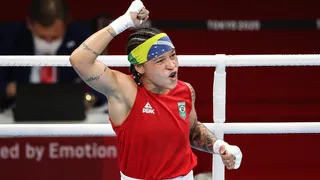 Beatriz Ferreira domina uzbeque, vai à semi e garante terceira medalha ao Brasil