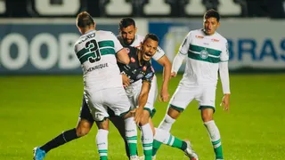 Coritiba perde longa invencibilidade e Athletico volta a ganhar