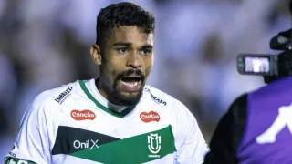 Jogo do Maringá termina com bombas e rojões nas arquibancadas; vídeo