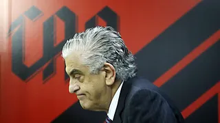 Se Petraglia estivesse envergonhado, seu silêncio seria um ato de grandeza