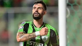 Presidente do América-MG destaca amizade com Petraglia e revela interesse do Athletico por gringo
