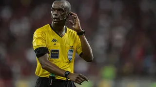Os árbitros se comunicam, mas se trumbicam