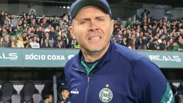 Técnico do Coritiba explica por que barrou titularidade de gringo