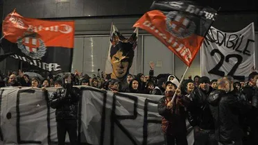 Milanistas ensinam a lutar pelos ídolos