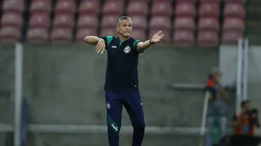 Jorginho admite dificuldade pelo acesso do Coritiba e dá ultimato