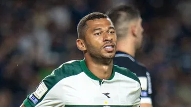Após perder espaço, atacante reaparece com gol decisivo no Coritiba