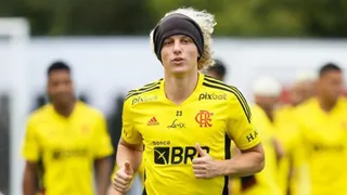Com dores no joelho, David Luiz desfalca Flamengo contra o Grêmio