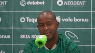 Ídolo no Coxa, auxiliar fala em terminar Brasileirão com “dignidade”