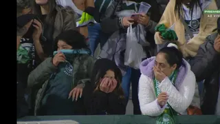 Coritiba x Palmeiras é paralisado após briga entre torcidas e uso de spray de pimenta