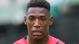 Léo Pelé vacila, vira vilão no Athletico e torcida detona