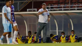 Após negativa de Moacir, Paraná segue busca por técnico e avalia efetivar auxiliar