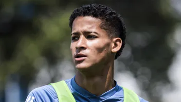 Athletico e Cruzeiro acertam troca de zagueiro gringo por promessa