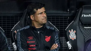 “Continuamos vivos”, confia Wesley sobre Athletico na Libertadores 2024