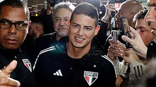 James Rodríguez é recebido com festa e provocação ao Corinthians