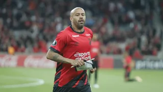 Thiago Heleno supera Alan Bahia e bate marca histórica de jogos pelo Athletico