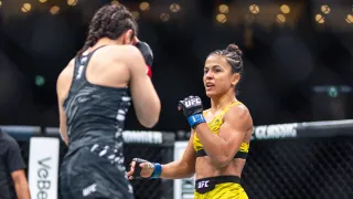 Rival de brasileira responde críticas antes de disputa de cinturão do UFC 332: “Vamos calar a boca deles”