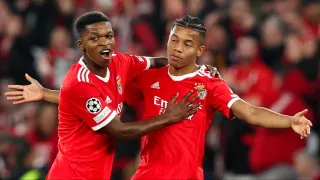 David Neres marca e Benfica goleia