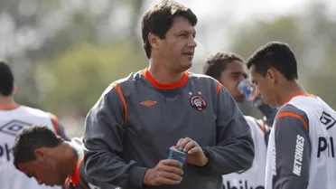 Com Adilson em campo, deu goleada