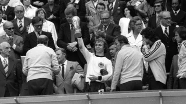 Morre Bernd Hölzenbein, campeão mundial pela Alemanha