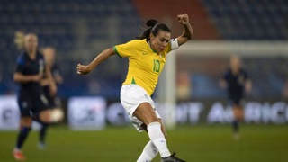 Infantino, Rapinoe e Putellas prestam homenagens à Marta após eliminação do Brasil