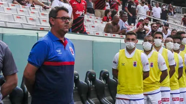 Técnico diz que Paraná precisa achar o equilíbrio no Paranaense