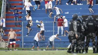 Paraná reduz pena por invasão de gramado da Vila Capanema