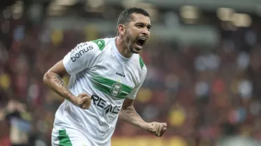 Coritiba vence Sport e engata segunda vitória seguida fora de casa