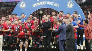 Athletico levanta 1ª taça desde mudança para estádio Mario Celso Petraglia